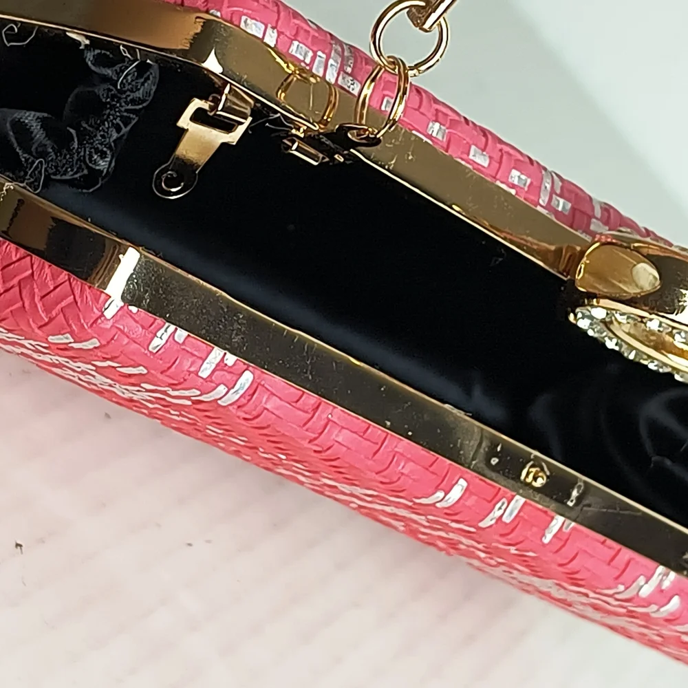Woven Houndstooth Pattern Evening Clutch Bag Clasp Closure Strap Metal Red